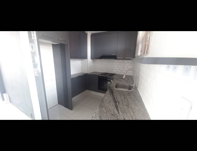 2 BEDROOM FLAT TO LET IN ESSENWOOD